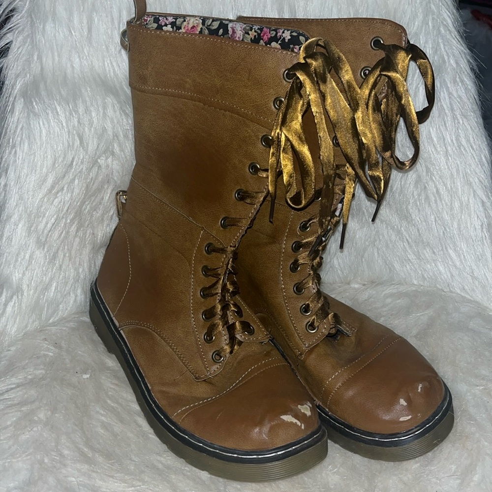 Brown Shoes. Size 9.